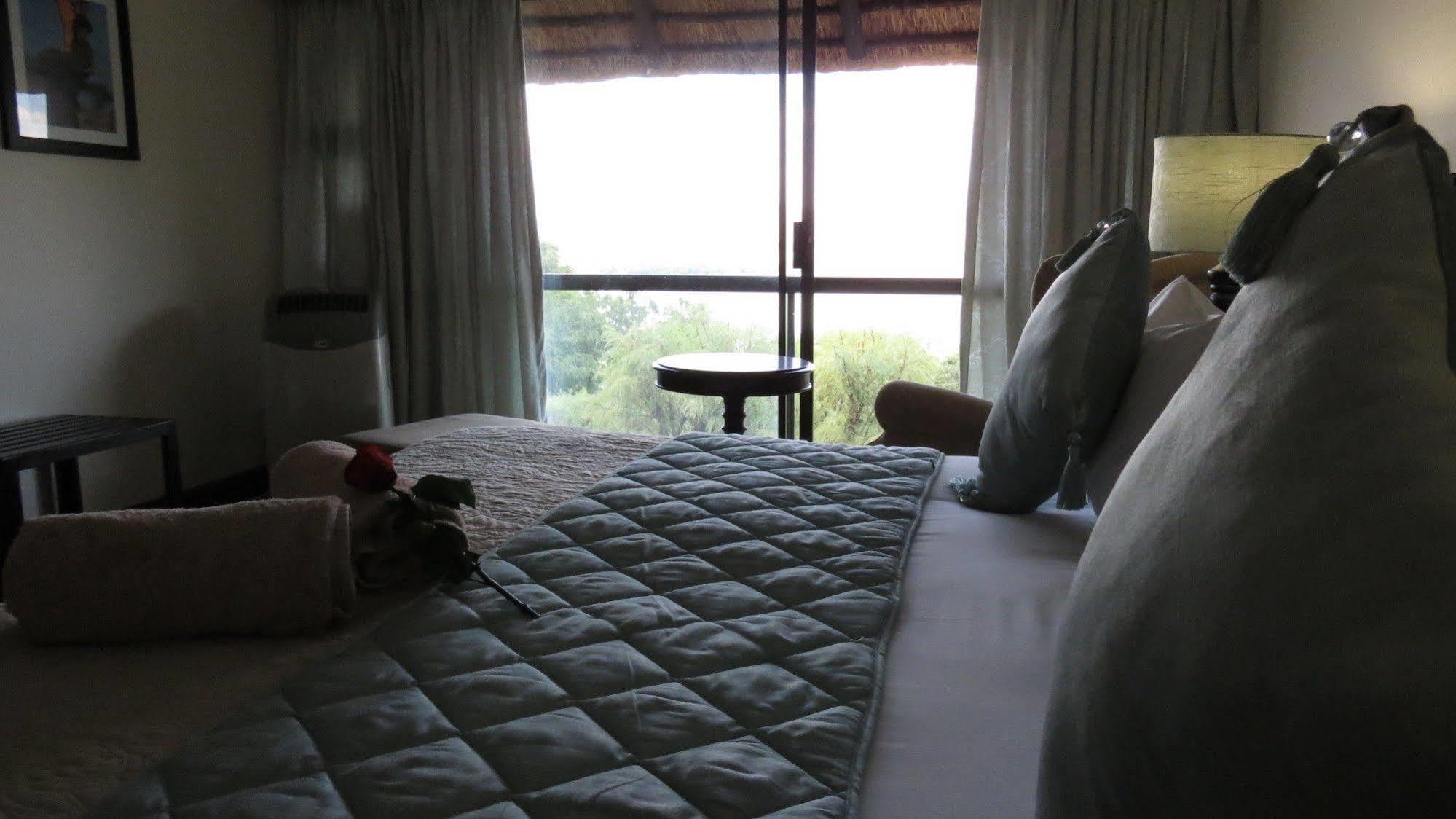 Galagos Lodge Hartbeespoort Exterior photo